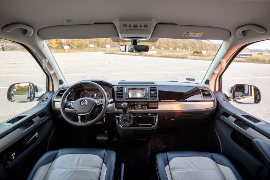 Hihetetlen, de igaz, egy autós utazás is lehet kényelmes! - Kipróbáltuk a Volkswagen Multivan Bulli-t - STYLENEWS - Aktuális - autó, bulli, teszt, volkswagen, volkswagen bulli, 