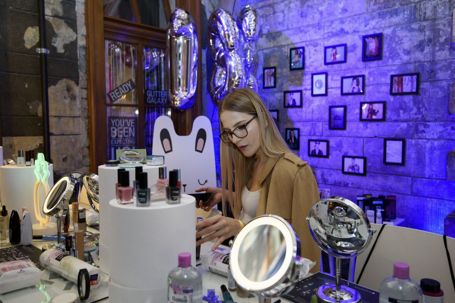 „Szépségsztorik” a Brody Studiosban: mesebeli környezetben ünnepelt a dm - STYLENEWS - Rendezvények - dm, szépség, szépségsztorik, születésnap, 