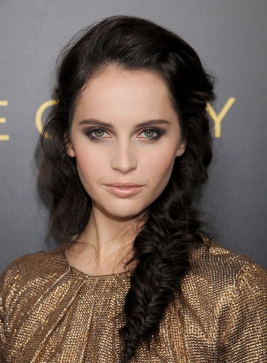 Top10: frizura ötletek Felicity Jones-tól - SZÉPSÉG - Hajápolás  - frizura, hajak, szépség, 