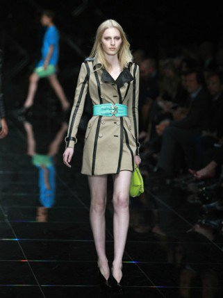 A vagány Burberry-lány -  -  - 2011 tavasz, Burberry, divat, 