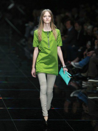 A vagány Burberry-lány -  -  - 2011 tavasz, Burberry, divat, 