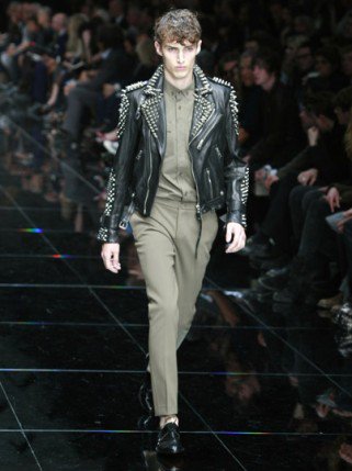 A vagány Burberry-lány -  -  - 2011 tavasz, Burberry, divat, 