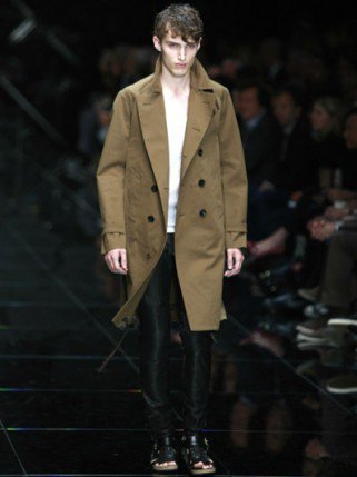 A vagány Burberry-lány -  -  - 2011 tavasz, Burberry, divat, 