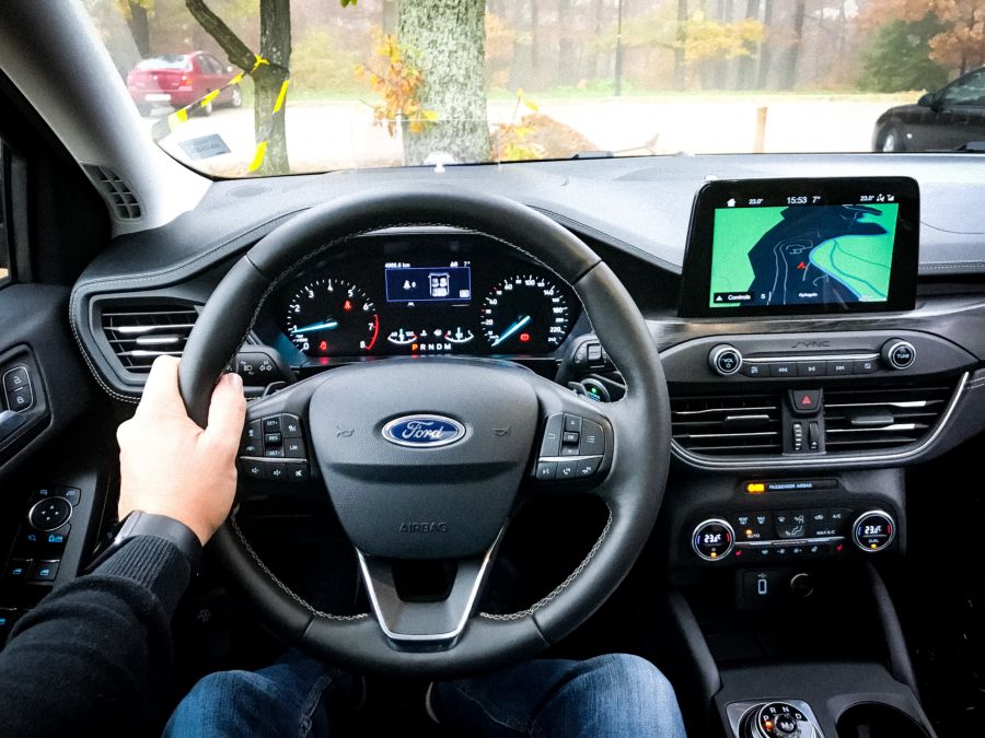 Pályán és szerpentinen egyaránt gyerekjáték a vezetés - Kipróbáltuk az új Ford Focus-t - STYLENEWS - Aktuális - autó, ford, ford focus, teszt, tesztvezetés, 