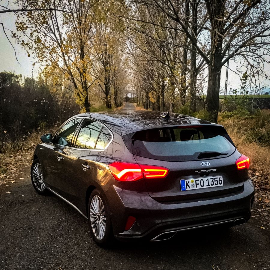 Pályán és szerpentinen egyaránt gyerekjáték a vezetés - Kipróbáltuk az új Ford Focus-t - STYLENEWS - Aktuális - autó, ford, ford focus, teszt, tesztvezetés, 