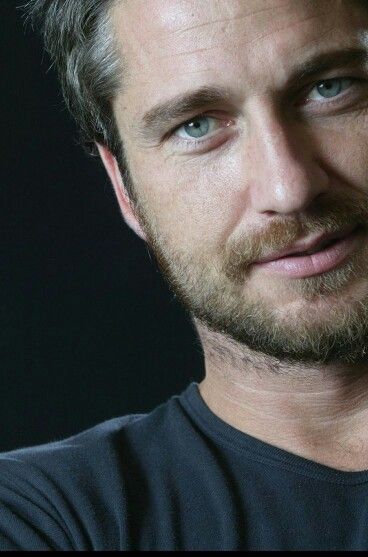 10 kép Gerard Butler-ről, ami feldobja a hétfő reggelt - STYLENEWS - Aktuális - 