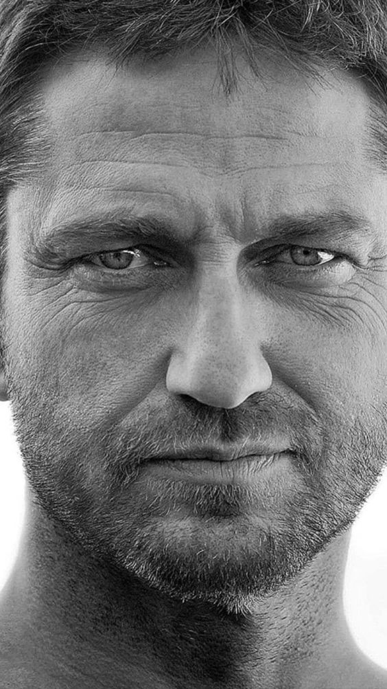 10 kép Gerard Butler-ről, ami feldobja a hétfő reggelt - STYLENEWS - Aktuális - 