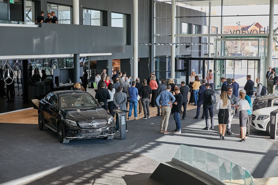 Megnyílt a világ egyik legmodernebb Mercedes-Benz márkakereskedése Budaörsön - STYLENEWS - Aktuális - autó, budaörs, hovány, mercedes, mercedes-benz, 