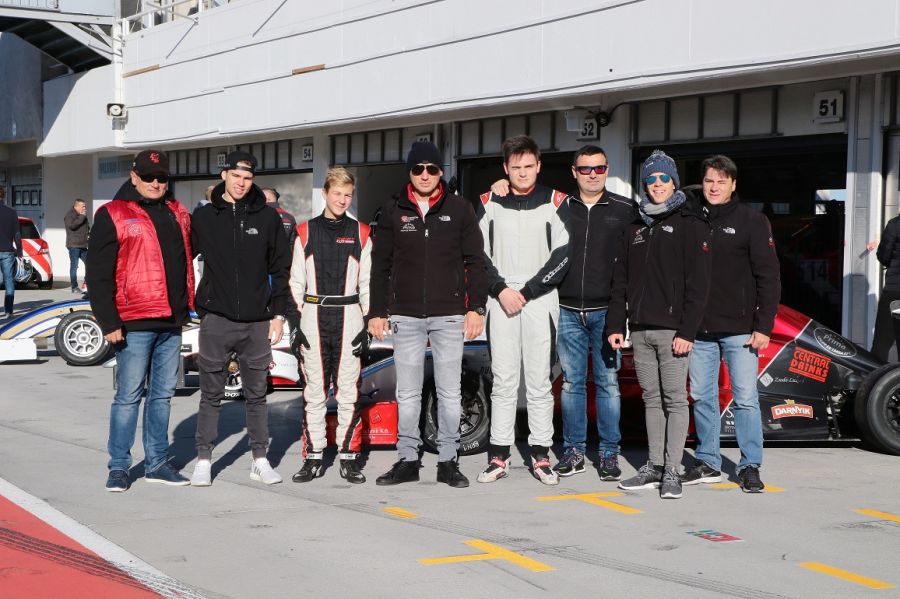 Novemberi körözés - Tesztnapot tartott a Gender Racing Team a Hungaroringen - STYLENEWS - Aktuális - autó, gender, gender racing team, teszt, verseny, 