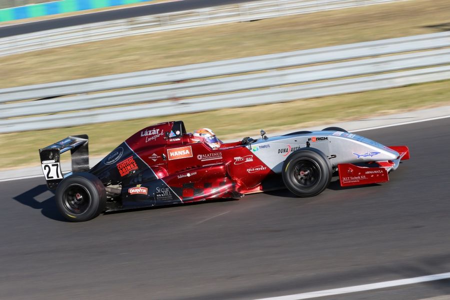 Novemberi körözés - Tesztnapot tartott a Gender Racing Team a Hungaroringen - STYLENEWS - Aktuális - autó, gender, gender racing team, teszt, verseny, 