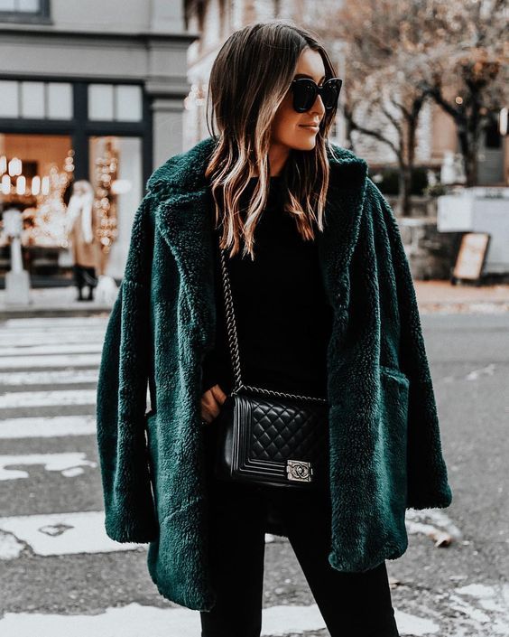 Stílusiskola - így viseld az alapdarabokat télen: szőrös kabátok - DIVAT&STÍLUS - Stílusiskola - bunda, divat, stílus, szőrme, tél, 