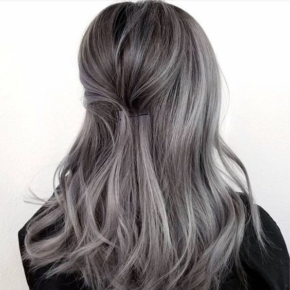 Top10: az idei év egyik legtrendibb hajszín árnyalata a hamuszürke - DIVAT&STÍLUS - Stílusiskola - haj, hajszín, hamuszürke, szürke, 