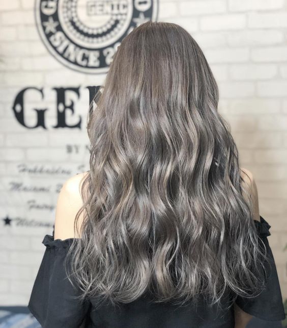 Top10: az idei év egyik legtrendibb hajszín árnyalata a hamuszürke - DIVAT&STÍLUS - Stílusiskola - haj, hajszín, hamuszürke, szürke, 