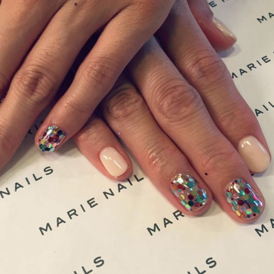 Top10: konfetti mintájú manikűr ötletek - SZÉPSÉG -  - köröm, manikűr, minták, ötletek, 