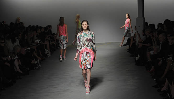 London Fashion Week, fiatalok lendületben - Hírek  -  - 2010, Christopher Kane, David Koma, Giles, Holly Fulton, London Fashion Week, Mark Fast, Paul Smith, 