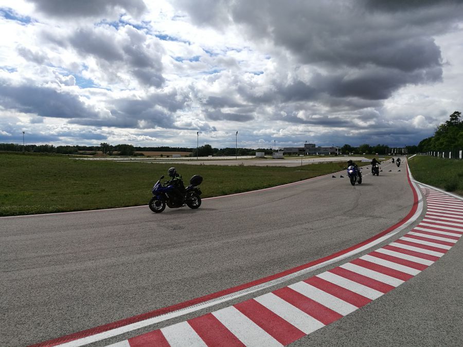 Közeledik a tavasz – Indul a motoros szezon - STYLENEWS - Aktuális - drivingcamp, motor, motorozás, tréning, vezetéstechnikai centrum, 