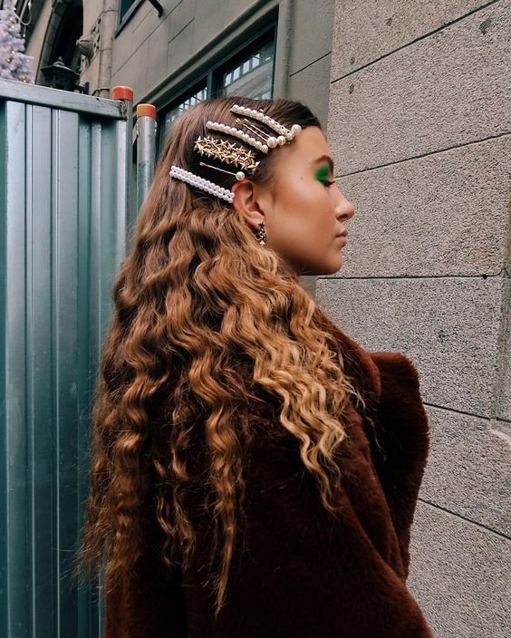 Tavaszi trend tipp: kiegészítők, amikkel divatos lehet a frizurád - SZÉPSÉG - Hajápolás  - frizura, hajcsat, kiegészítő, stílus, 