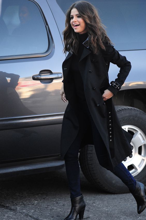 Stílusiskola: 10 tetőtől-talpig fekete outfit ötlet Selena Gomez-től - DIVAT&STÍLUS - Stílusiskola - divat, fekete, outfit, selena gomez, stílus, 