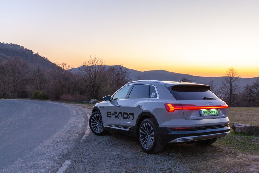 Kipróbáltuk a világ legjobb elektromos autóját, az Audi e-tront - STYLENEWS - Aktuális - audi, audi e-tron, autó, bemutató, teszt, 