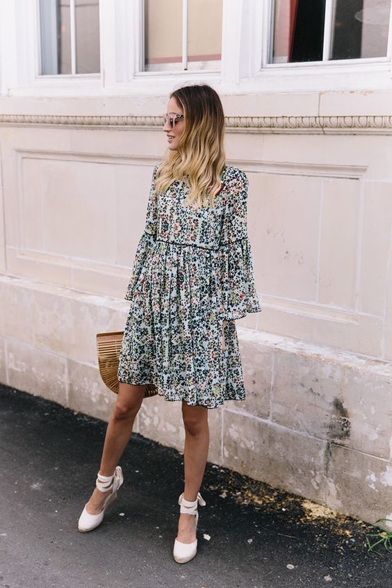 Stílusiskola: virágmintás ruhák romantikus tavaszi randikhoz - DIVAT&STÍLUS - Stílusiskola - divat, outfit, randi, romantikus, ruha, stílus, virgámintás, 
