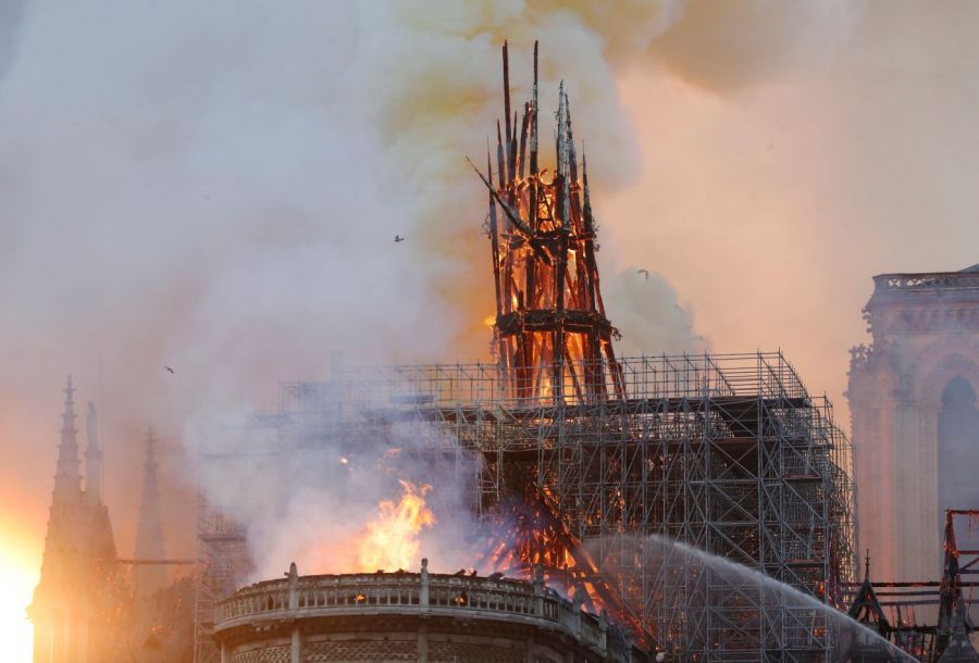 Tragédia és összefogás - Egész éjjel lángolt a párizsi Notre-Dame - STYLENEWS - Aktuális - notre-dame, párizs, tragédia, tűz, 