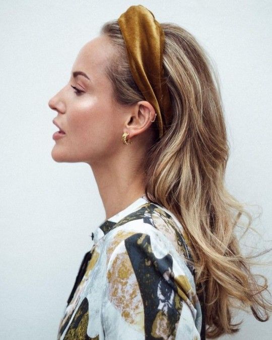 10 tipp: így viseld a hajadban a tavaszi-nyári szezon legnagyobb trendjét - DIVAT&STÍLUS -  - divat, haj, hajpánt, nyár, tavasz, 