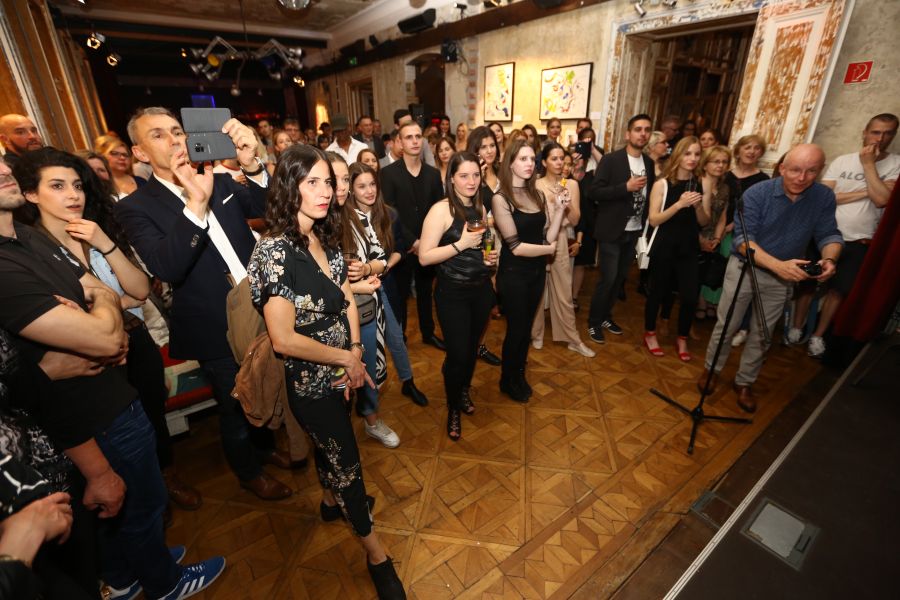 Érzelmeink és játszmáink elevenednek meg a most debütáló Haraszti Blanka mixed art alkotásain - STYLENEWS - Kultúr-kitérő - 