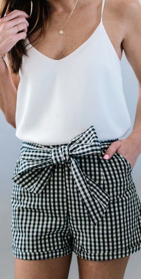 Stílusiskola: kedvenc fekete-fehér összeállításaink a nyári szezonra - DIVAT&STÍLUS - Stílusiskola - fehér, fekete, nyár, outfit, stílus, 