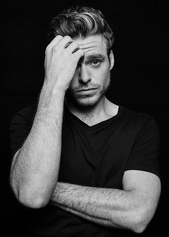 10 kép, ami bizonyítja, hogy Richard Madden napjaink egyik legszexibb férfija - STYLENEWS - Aktuális - richard madden, trónok harca, 