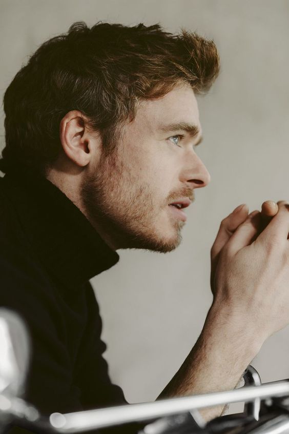 10 kép, ami bizonyítja, hogy Richard Madden napjaink egyik legszexibb férfija - STYLENEWS - Aktuális - richard madden, trónok harca, 