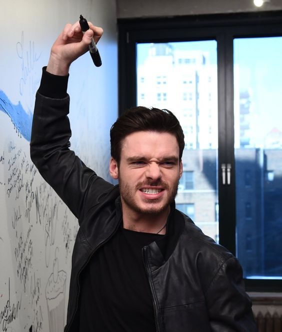 10 kép, ami bizonyítja, hogy Richard Madden napjaink egyik legszexibb férfija - STYLENEWS - Aktuális - 