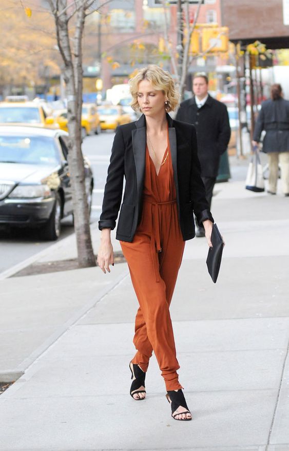 Top10: Charlize Theron lehegerlő stílusa - DIVAT&STÍLUS - Stílusiskola - charlize theron, divat, stílus, színésznő, 