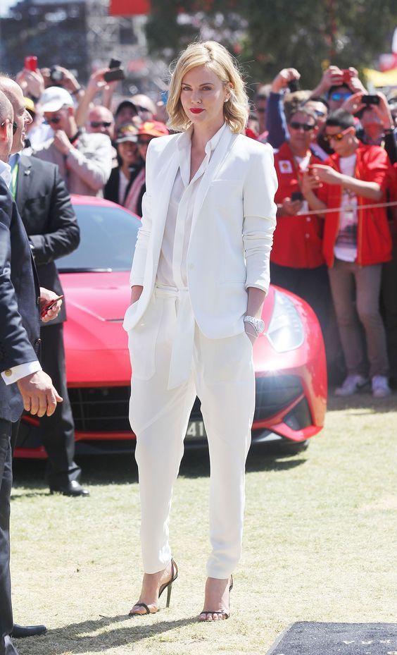 Top10: Charlize Theron lehegerlő stílusa - DIVAT&STÍLUS - Stílusiskola - charlize theron, divat, stílus, színésznő, 