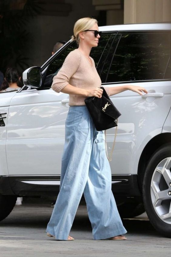 Top10: Charlize Theron lehegerlő stílusa - DIVAT&STÍLUS - Stílusiskola - charlize theron, divat, stílus, színésznő, 