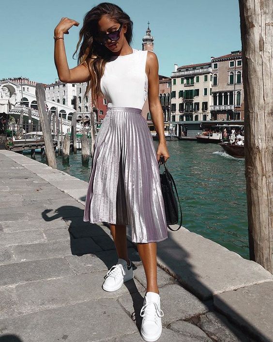 Stílusiskola: így viseld az örök klasszikus pliszírozott szoknyát - DIVAT&STÍLUS - Stílusiskola - divat, outfit, pliszírozott szoknya, stílus, szoknya, 