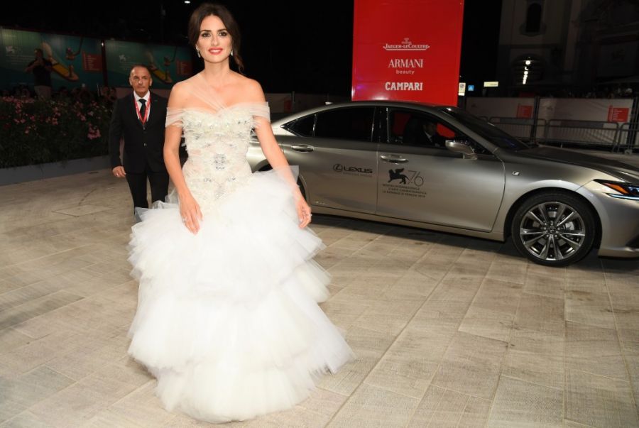 Nem csupán Hollywood nagyjai, de a Lexus UX is feltűnt a Velencei Filmfesztivál vörös szőnyegén - STYLENEWS - Aktuális - lexus, lexus ux, velence, velencei filmfesztivál, 