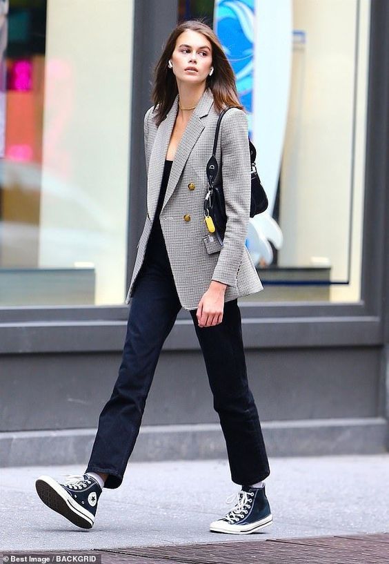 Stílusiskola: Blézer és tornacipő - az őszi szezon nyerő párosa - DIVAT&STÍLUS - Stílusiskola - 