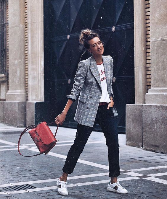 Stílusiskola: Blézer és tornacipő - az őszi szezon nyerő párosa - DIVAT&STÍLUS - Stílusiskola - 