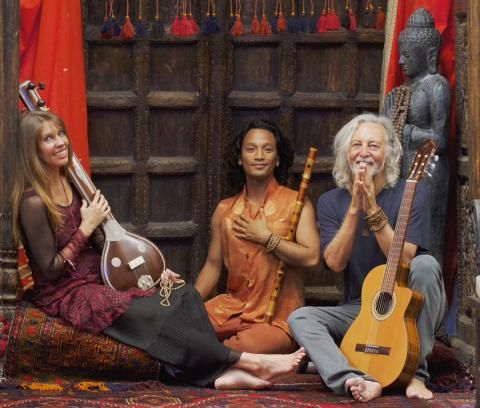 Egy ilyen őrült világban az éneklés belső békét ad - Interjú Deva Premallal és Mitennel - Rendezvények -  - deva premal, koncert, mitennel, 