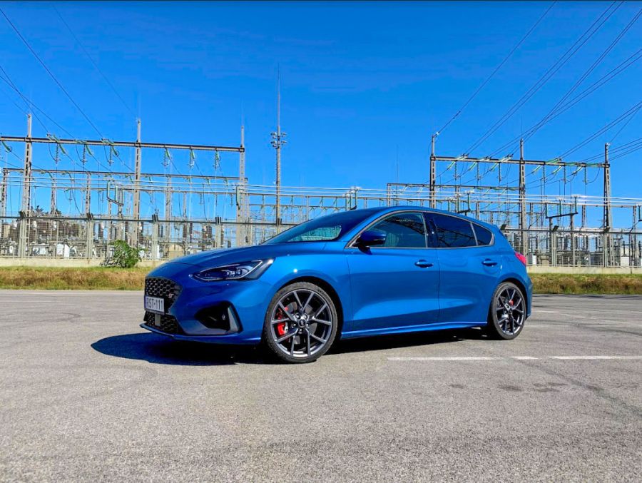 A bukósisak elengedhetetlen kellék – Ford Focus ST - Mobility -  - focus, ford, st, teszt, 