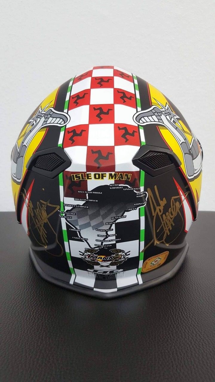 Állatokon segíthetnek, akik licitálnak a John McGuinness által aláírt sisakra - STYLENEWS - Rendezvények - állatok, john mcguinness, licit, szurkolók az állatokért, 