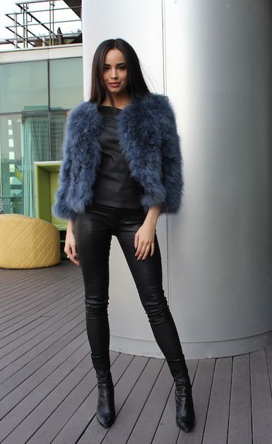 Stílusiskola: outfit ötletek Sofia Carsontól - DIVAT&STÍLUS - Stílusiskola - divat, outfit, sofia carson, stílus, színésznő, 