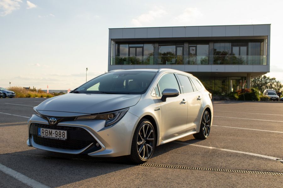 Nem politikai választás - Toyota Corolla Touring Sports 2.0 hibrid - STYLENEWS - Mobility - corolla, corolla 2019, hibrid, kombi, teszt, toyota, 