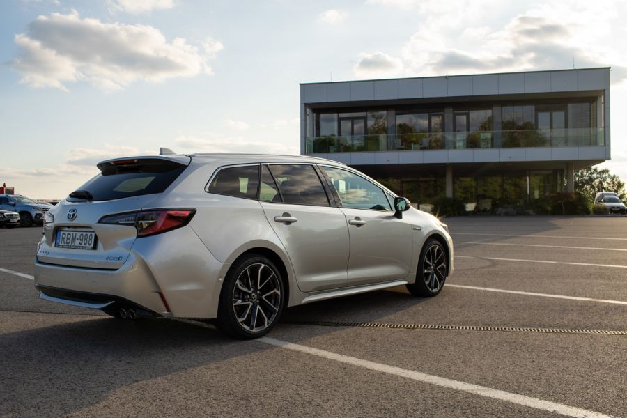 Nem politikai választás - Toyota Corolla Touring Sports 2.0 hibrid - STYLENEWS - Mobility - corolla, corolla 2019, hibrid, kombi, teszt, toyota, 