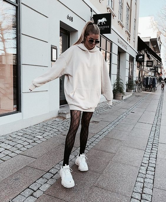 Stílusiskola: így viselj pulcsiruhákat - DIVAT&STÍLUS - Stílusiskola - divat, outfit, pulcsiruha, stílus, 