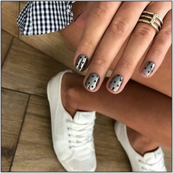 Top10: visszafogott mintás manikűr ötletek az őszi szezonra - SZÉPSÉG -  - köröm, manikűr, minta, mintás köröm, ősz, 
