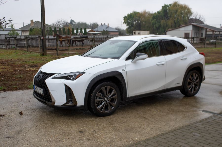 Értelem és érzelem  – Lexus UX vs. VW T-Roc - STYLENEWS - Mobility - crossover jelentése, kompakt sütő, lexus ux, összehasonlítás, suv teszt, Troc, VW T-Roc, 