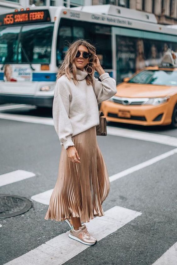 Stílusiskola: így viselj pliszírozott szoknyát kötött pulcsival - DIVAT&STÍLUS - Stílusiskola - divat, kötött pulcsi, outfit, ősz, pliszírozott szoknya, stílus, 