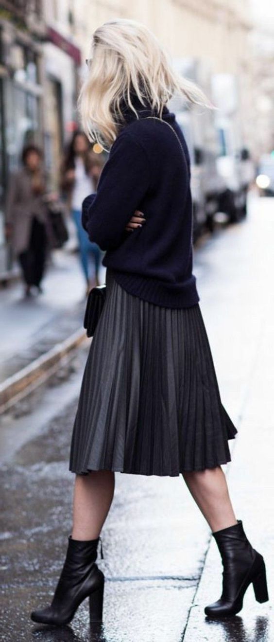 Stílusiskola: így viselj pliszírozott szoknyát kötött pulcsival - DIVAT&STÍLUS - Stílusiskola - divat, kötött pulcsi, outfit, ősz, pliszírozott szoknya, stílus, 