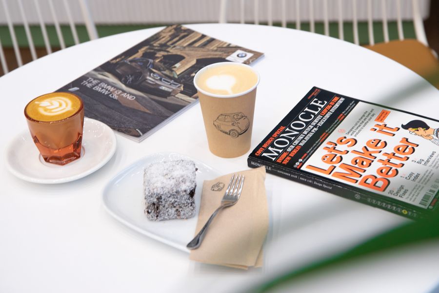 Specialty vonal és egy autókereskedés - Isetta Coffee Bar a Wallis Motor Pest szalonjában - Gasztronómia -  - bar, coffee, isetta, wallis, 